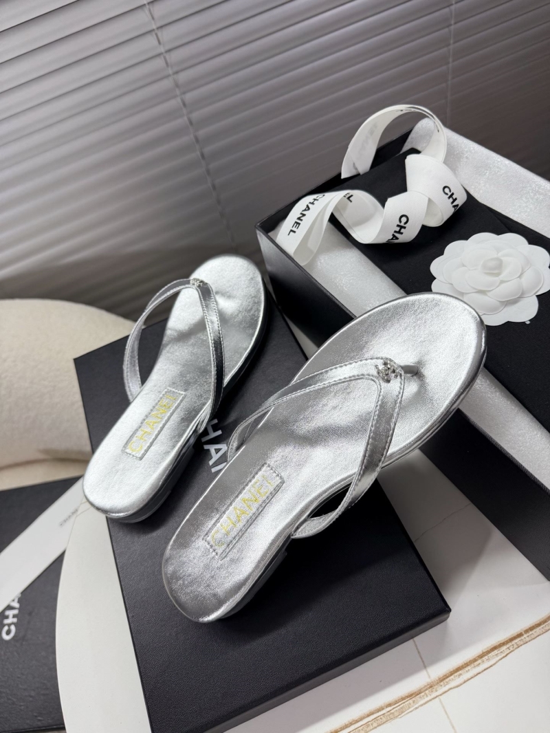 Ch**el slippers